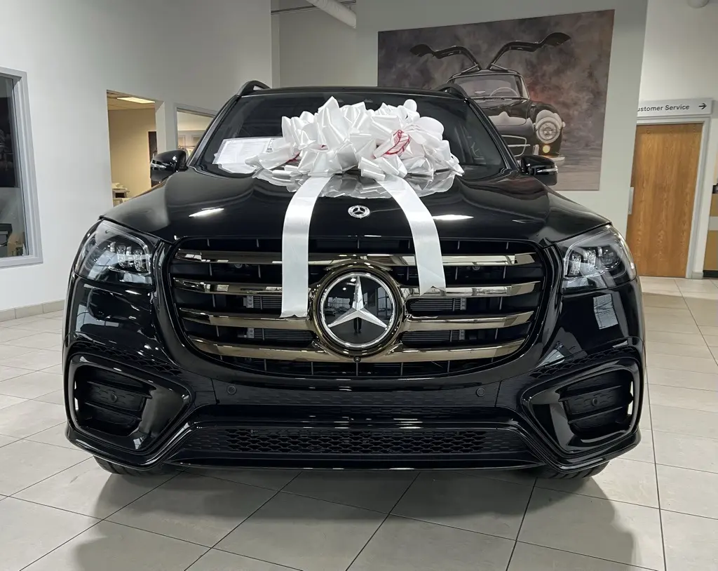 2026 Mercedes Benz GLS 580 4MATIC photo 3