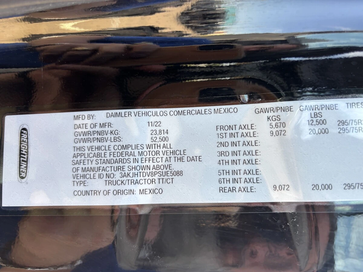 2023 Freightliner Cascadia — photo 3