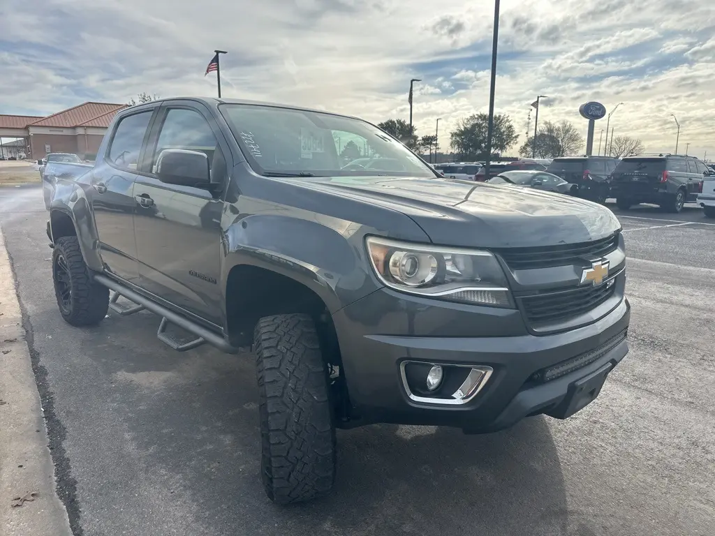 2017 Chevrolet Colorado Z71 photo 2