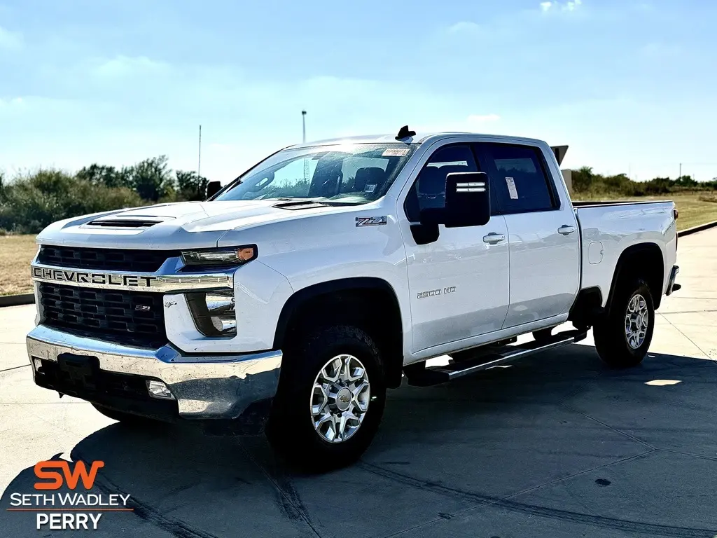 2023 Chevrolet Silverado 2500HD LT photo 3