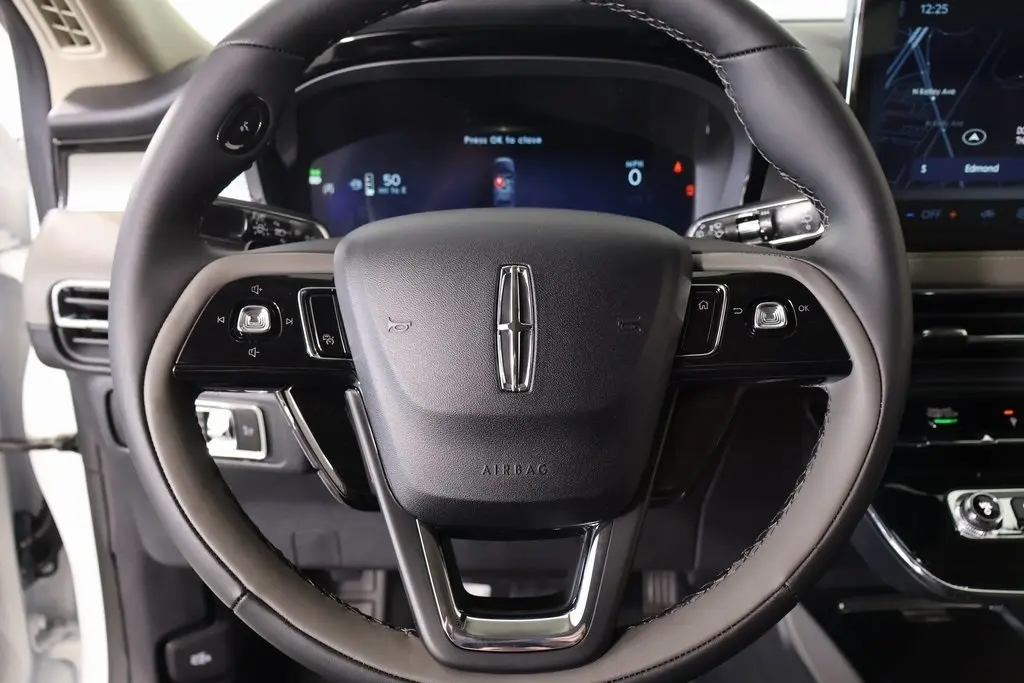 2026 Lincoln Corsair Premiere photo 3