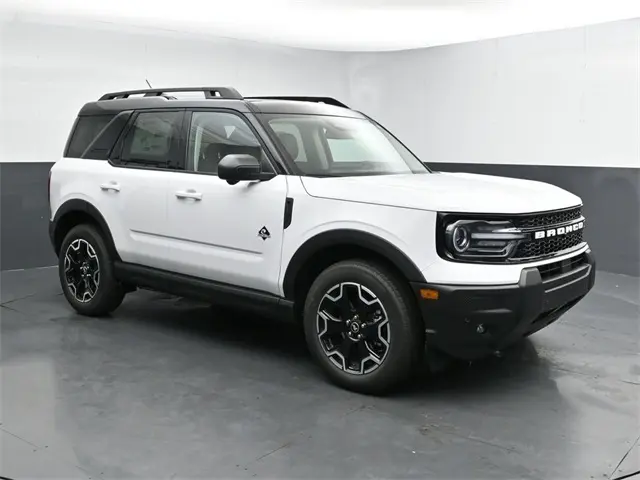 2025 Ford Bronco Sport Outer Banks photo 2