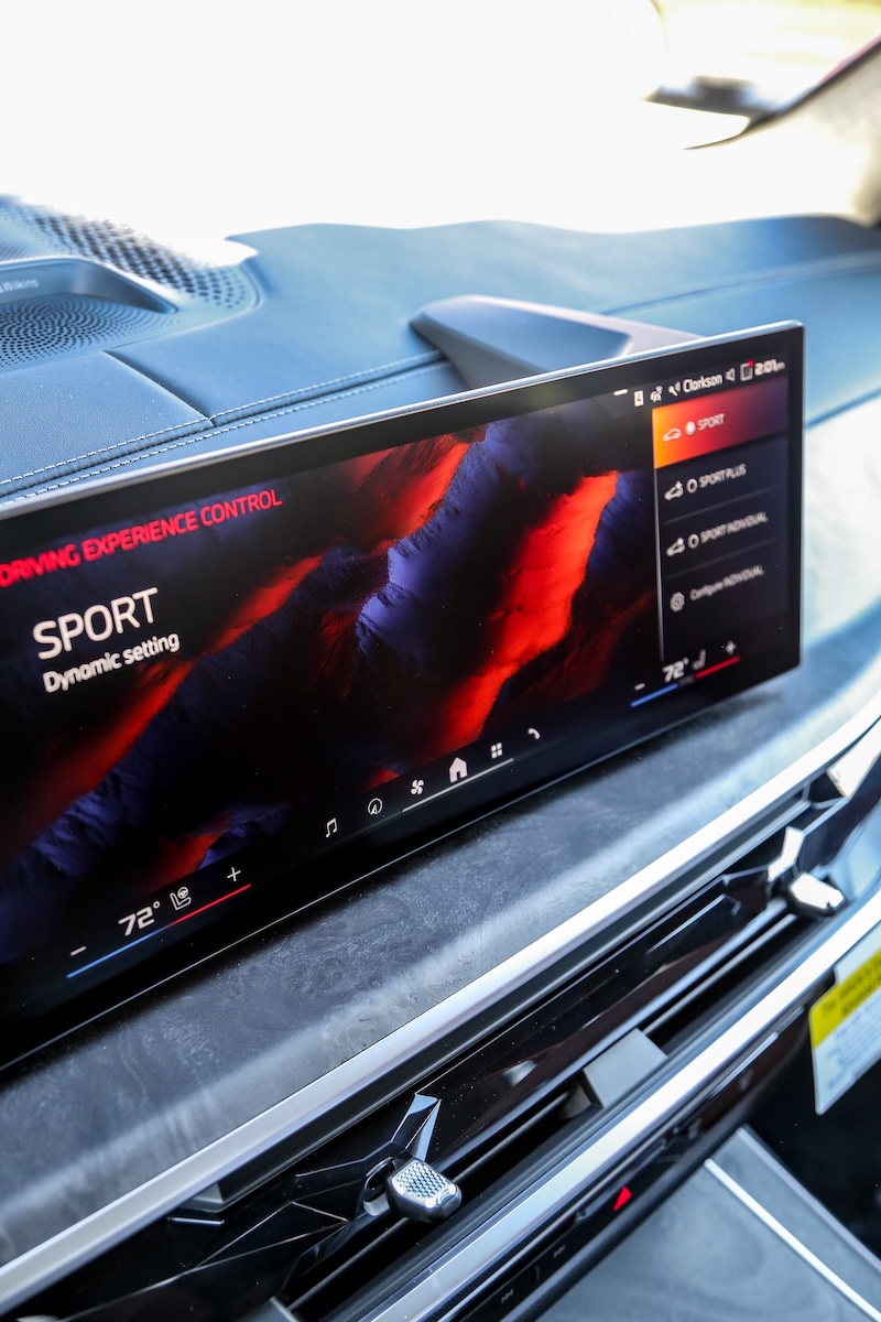From intuitive displays to advanced safety systems, the technology in the 2026 BMW X7 SUV works in harmony to make your life easier.