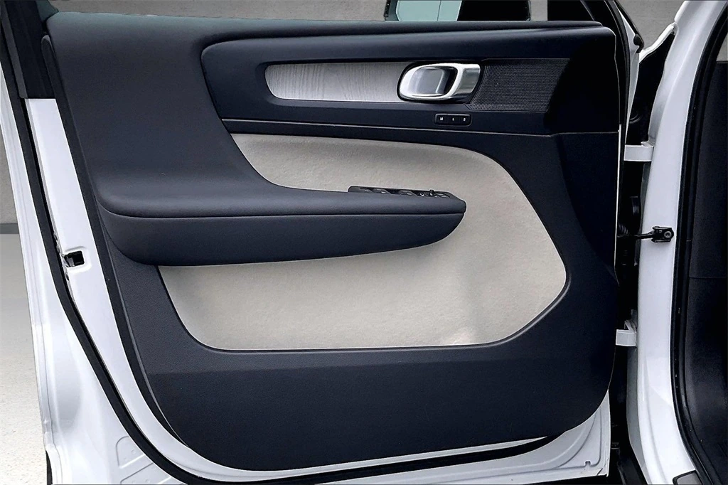 2023 Volvo - image 20