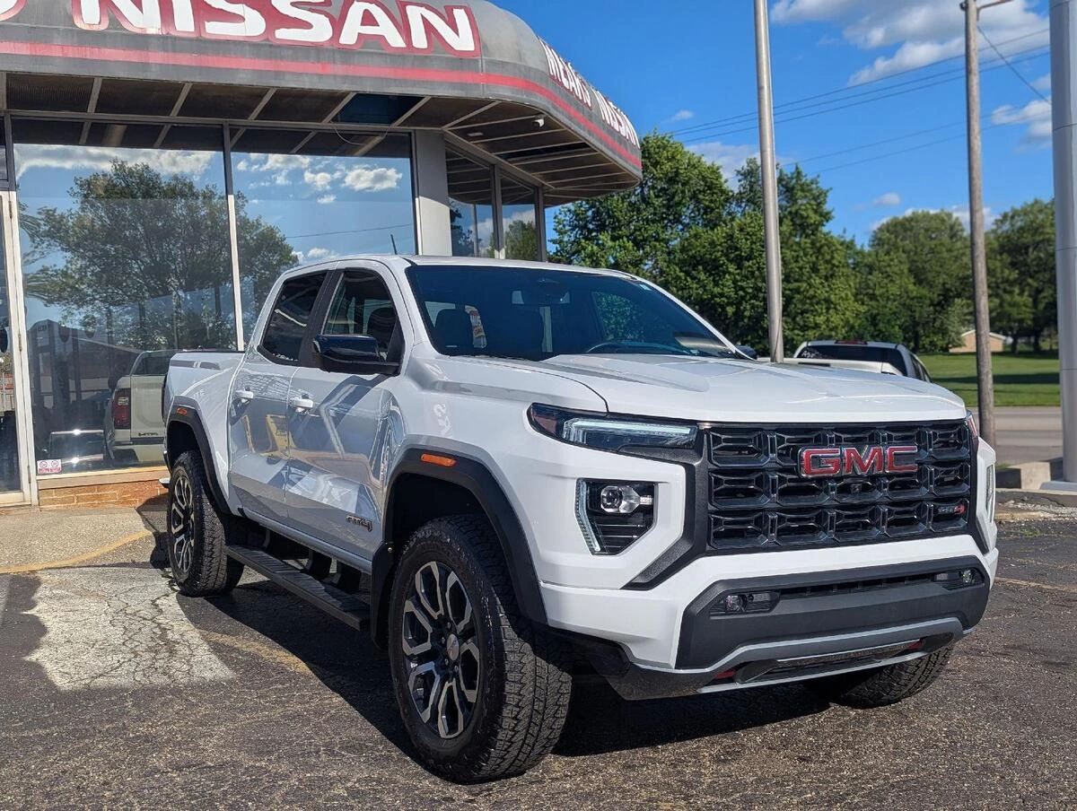 2023 GMC Canyon 4WD AT4 Crew Cab Short Box's photo