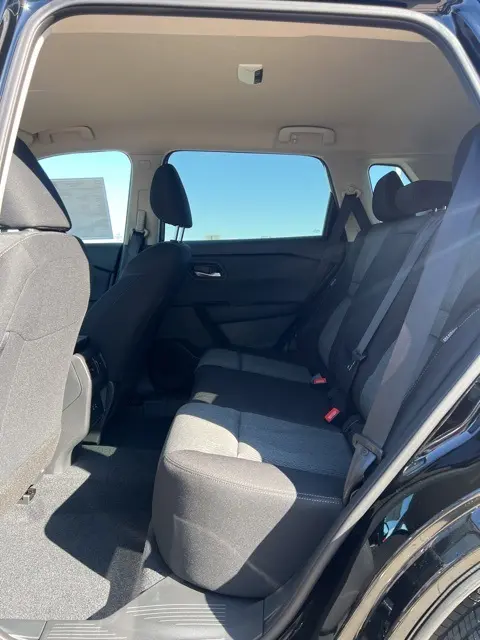 2026 Nissan Rogue SV photo 8