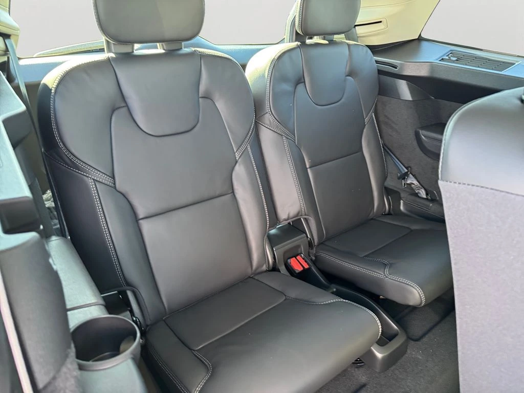2026 Volvo - image 8