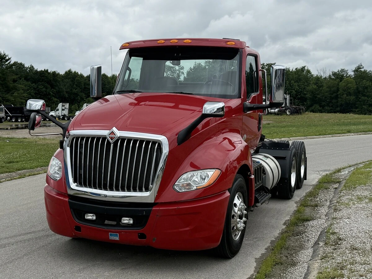 2019 International LT in Austin, IN — photo 2
