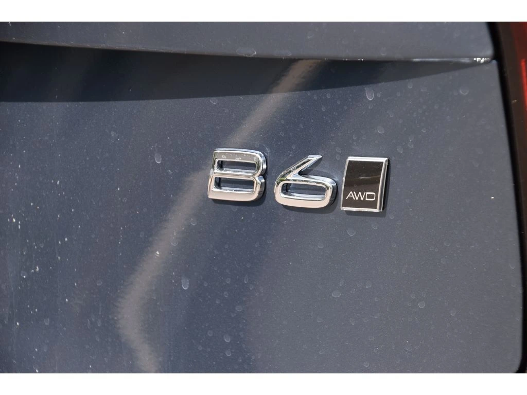 2026 Volvo - image 29