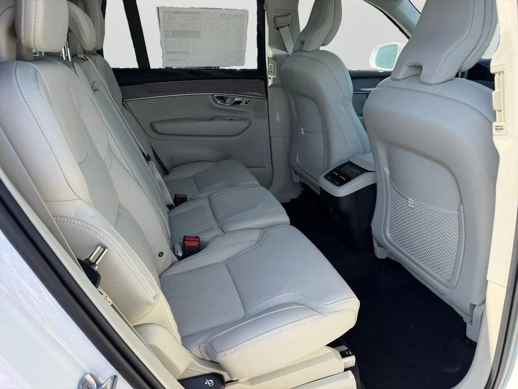 2026 Volvo - image 7