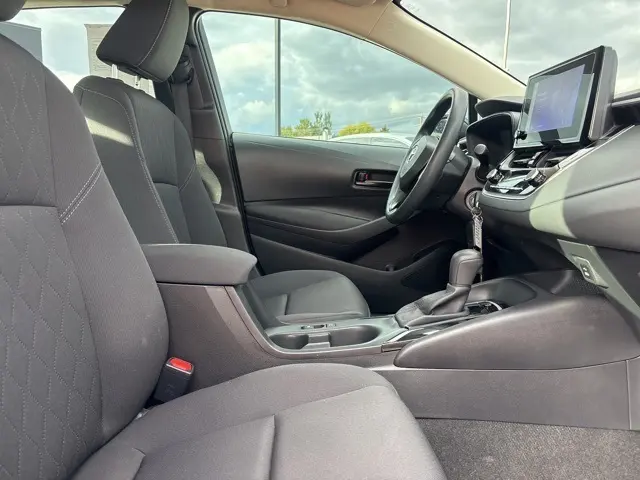 2023 Toyota Corolla LE photo 10