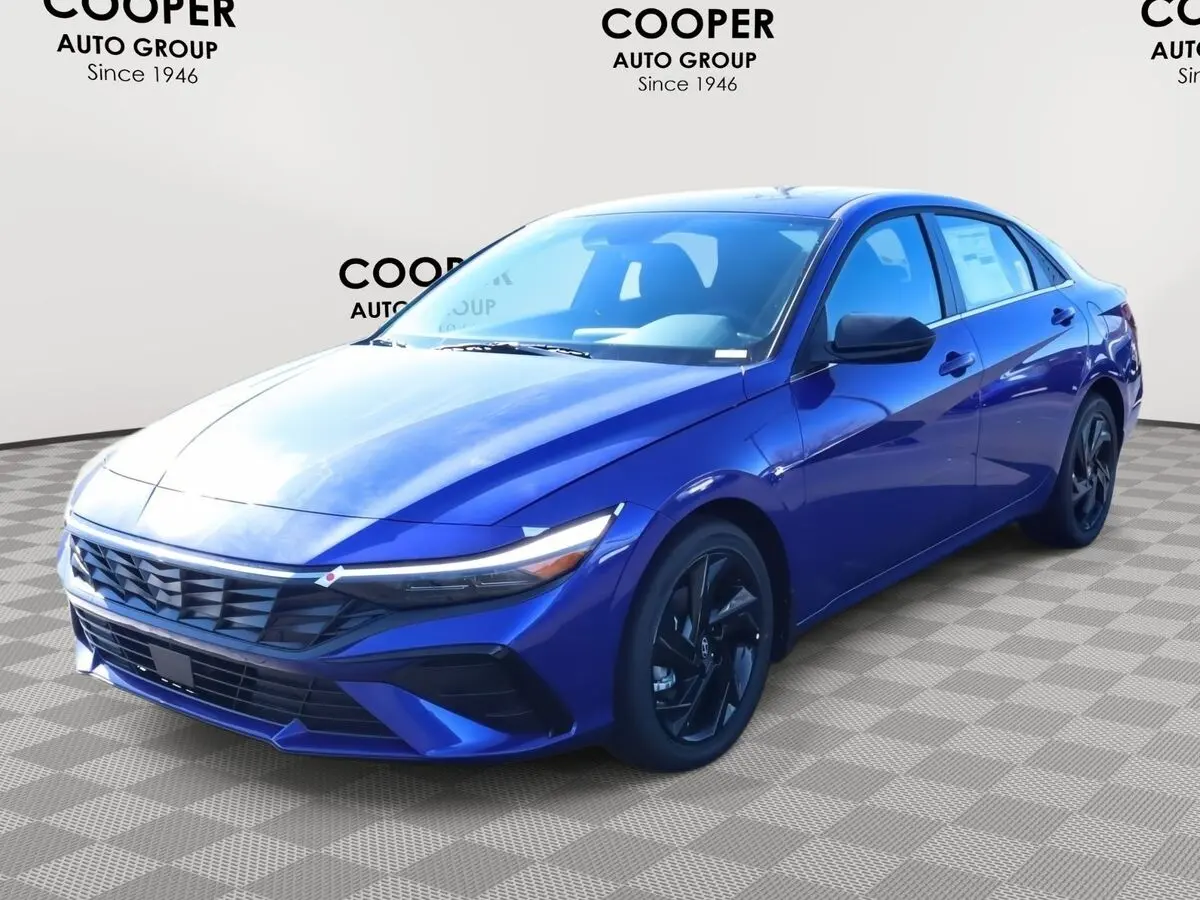 2026 Hyundai Elantra SEL Sport photo 3