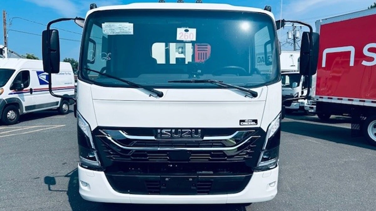 2025 Isuzu NRR - image 3