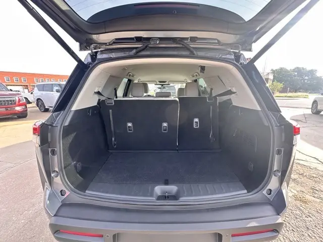 2025 Nissan Pathfinder SV photo 5