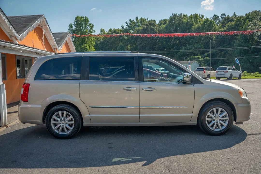 2015 Chrysler Town & Country Limited Platinum - Photo 15
