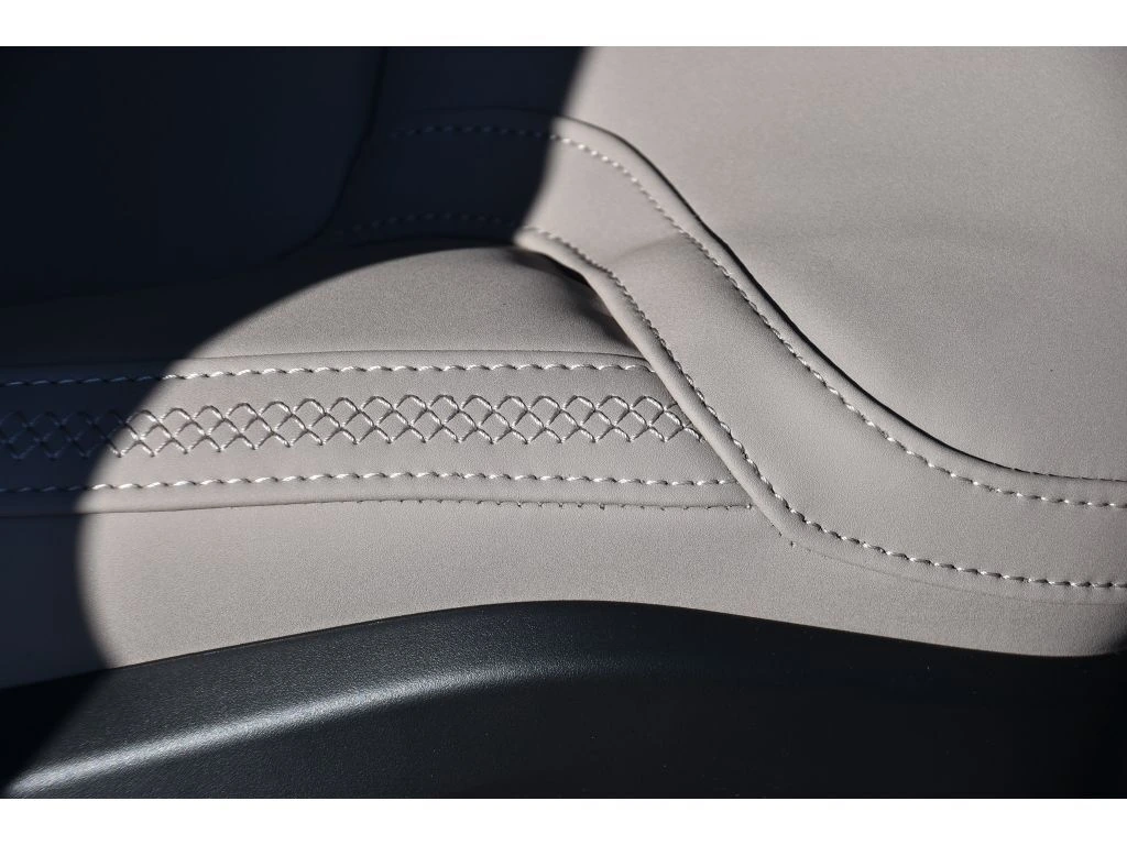 2026 Volvo - image 33