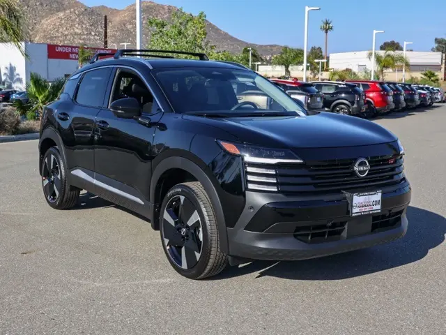 2025 Nissan Kicks SR's photo