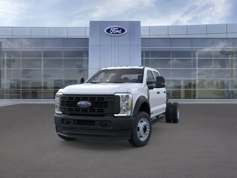 2025 Ford F-550 photo 3