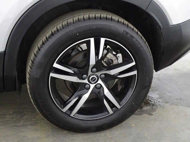 2025 Volvo - image 39