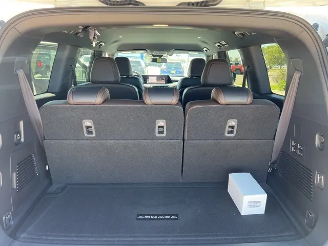 2026 Nissan Armada SL photo 21
