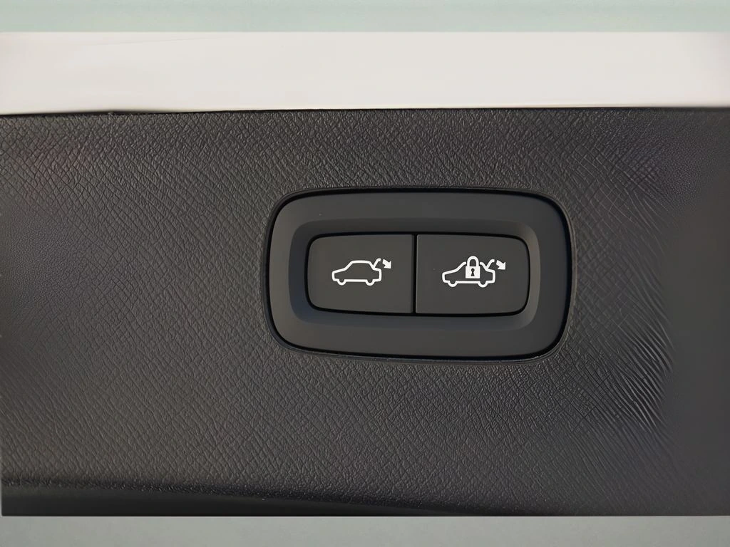 2026 Volvo - image 26