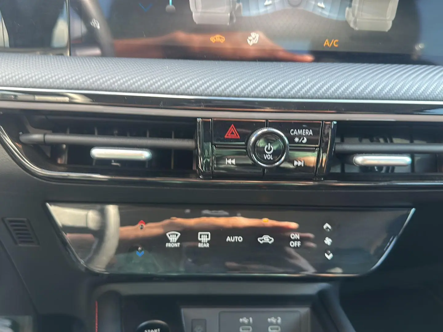2025 Nissan Kicks SR photo 11