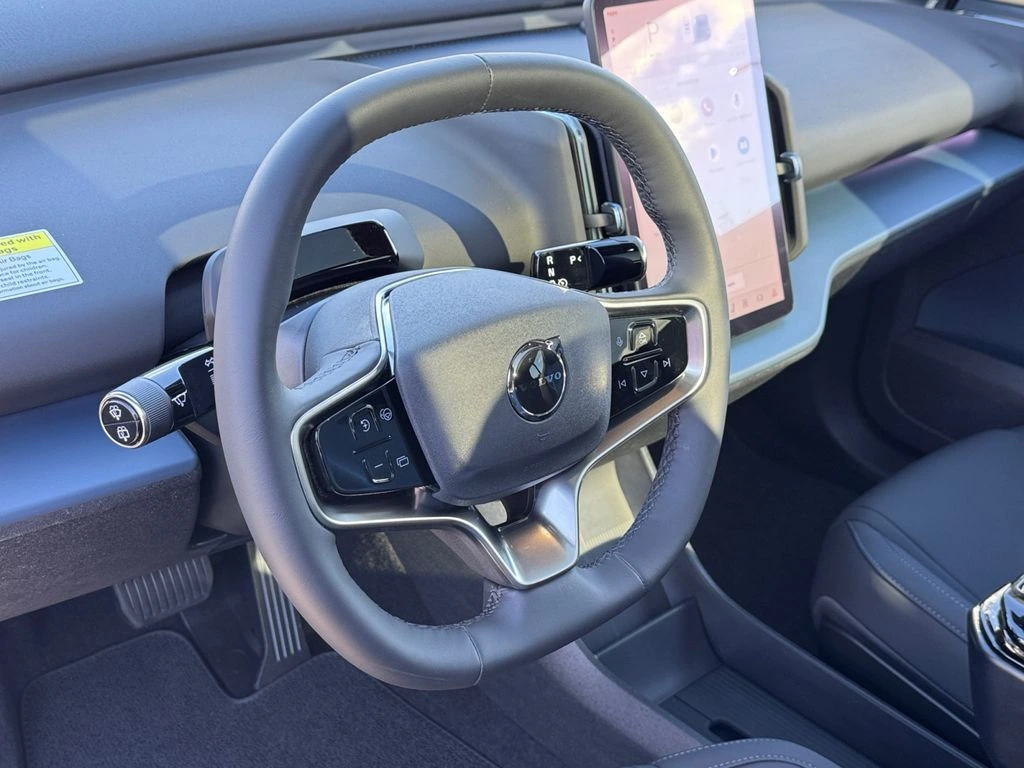2025 Volvo - image 16