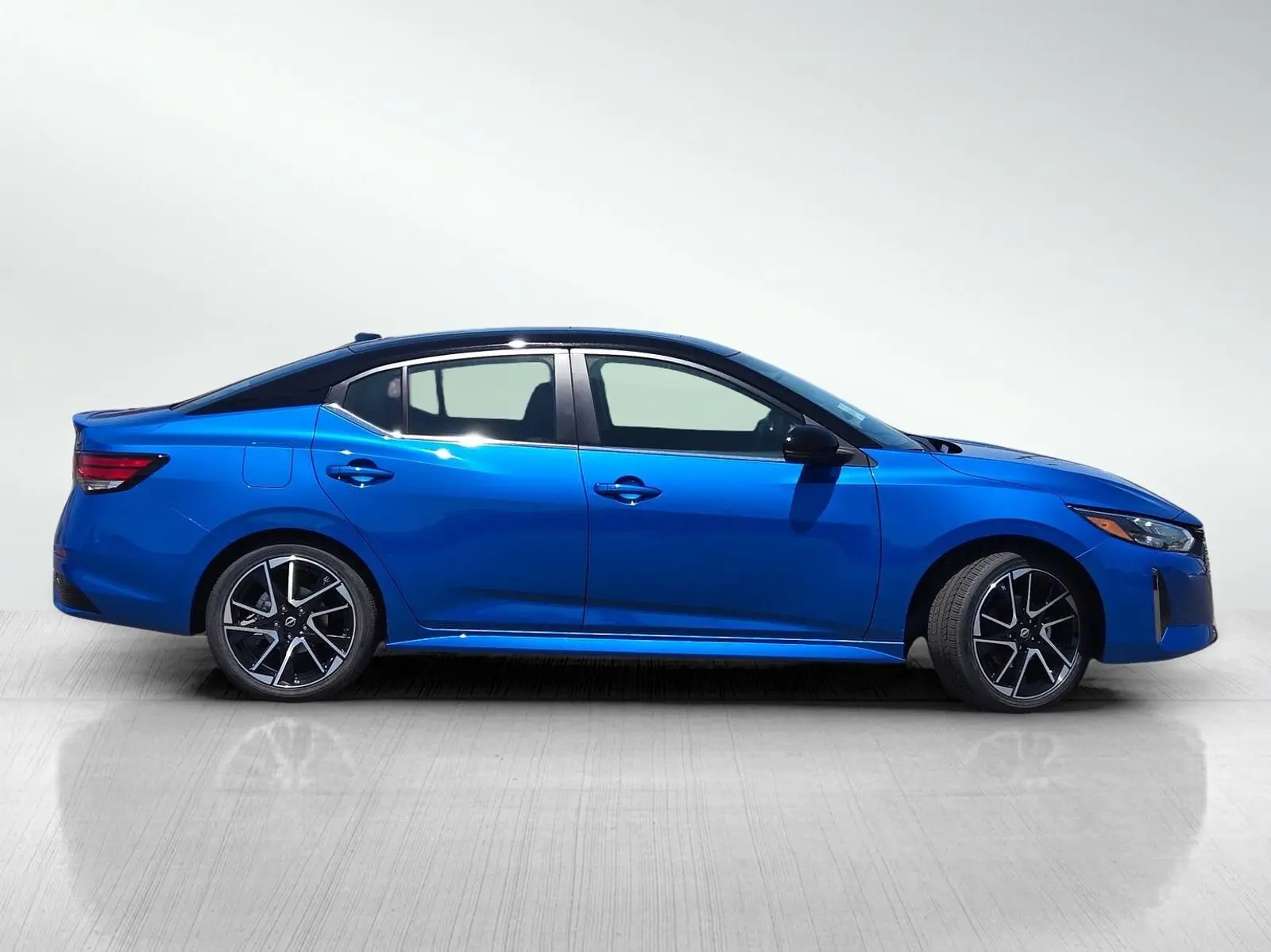 2025 Nissan Sentra SR photo 3