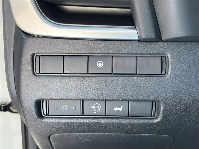 2026 Nissan Rogue SV photo 10