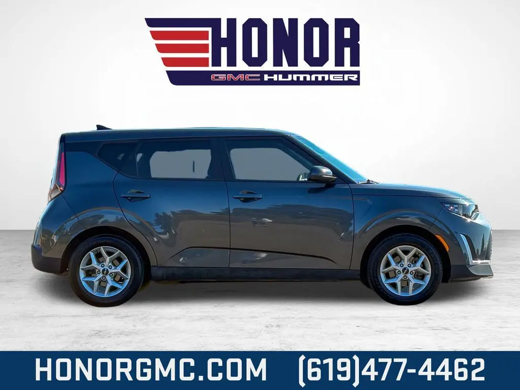 2023 Kia Soul LX photo 2