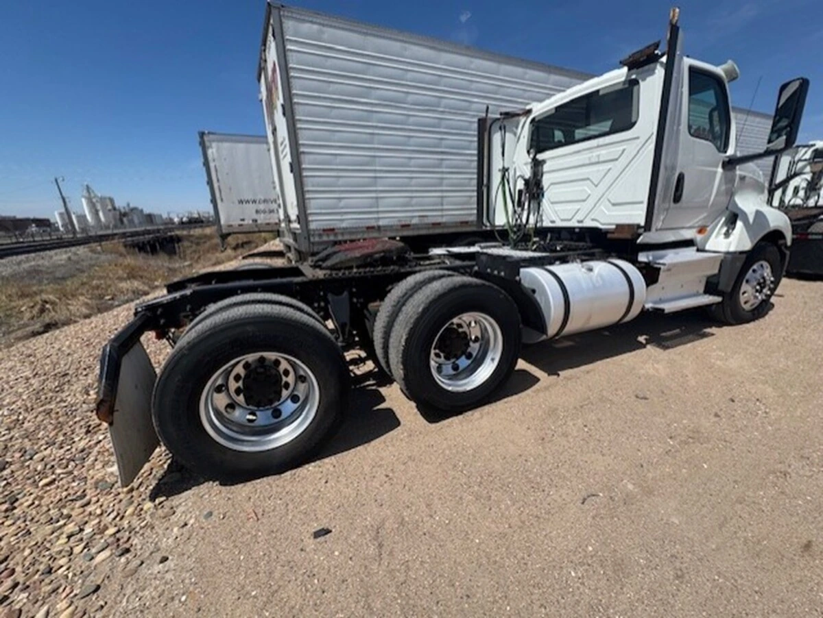 2019 International LT - image 6