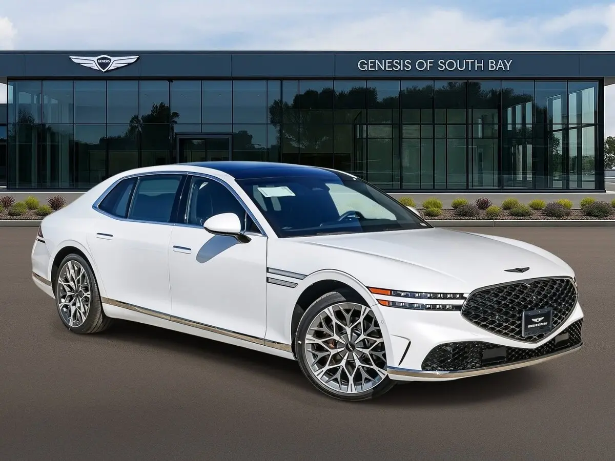 2026 GENESIS G90 Base's photo