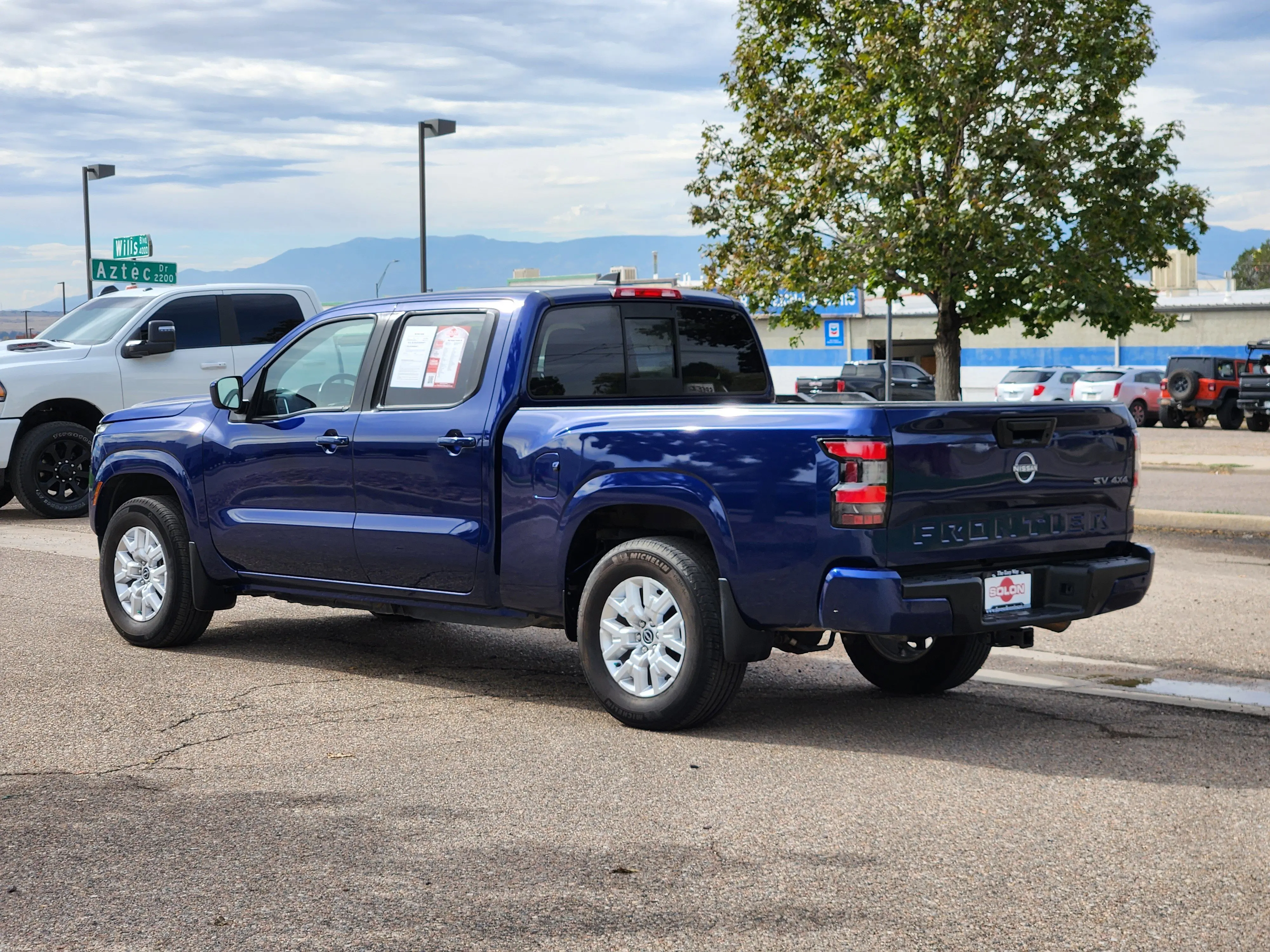 2022 Nissan Frontier Crew Cab SV photo 2