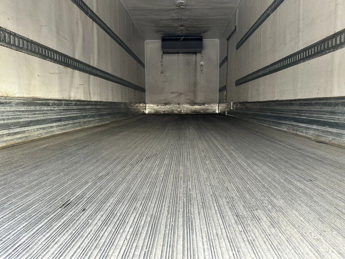 2016 International 4300 - image 9