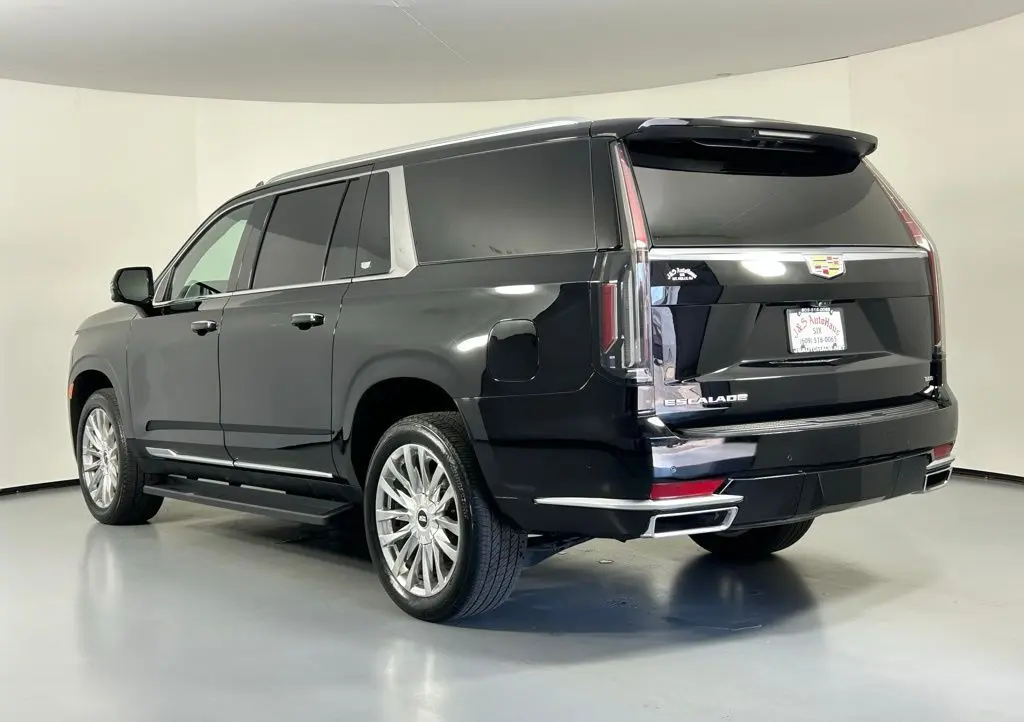 2022 Cadillac Escalade ESV Premium Luxury photo 2