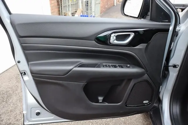 2025 Jeep Compass Latitude photo 4