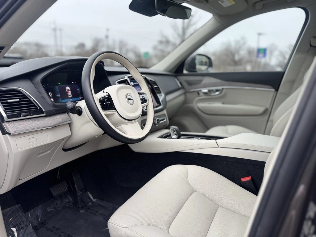 2024 Volvo - image 15