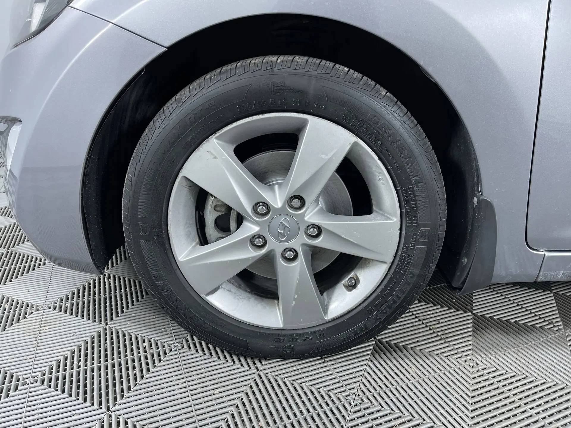 2013 Hyundai Elantra GLS photo 21