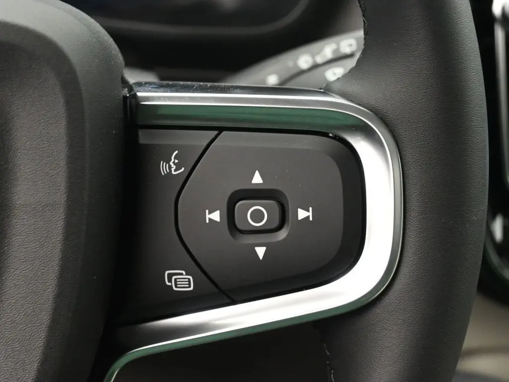 2026 Volvo - image 10