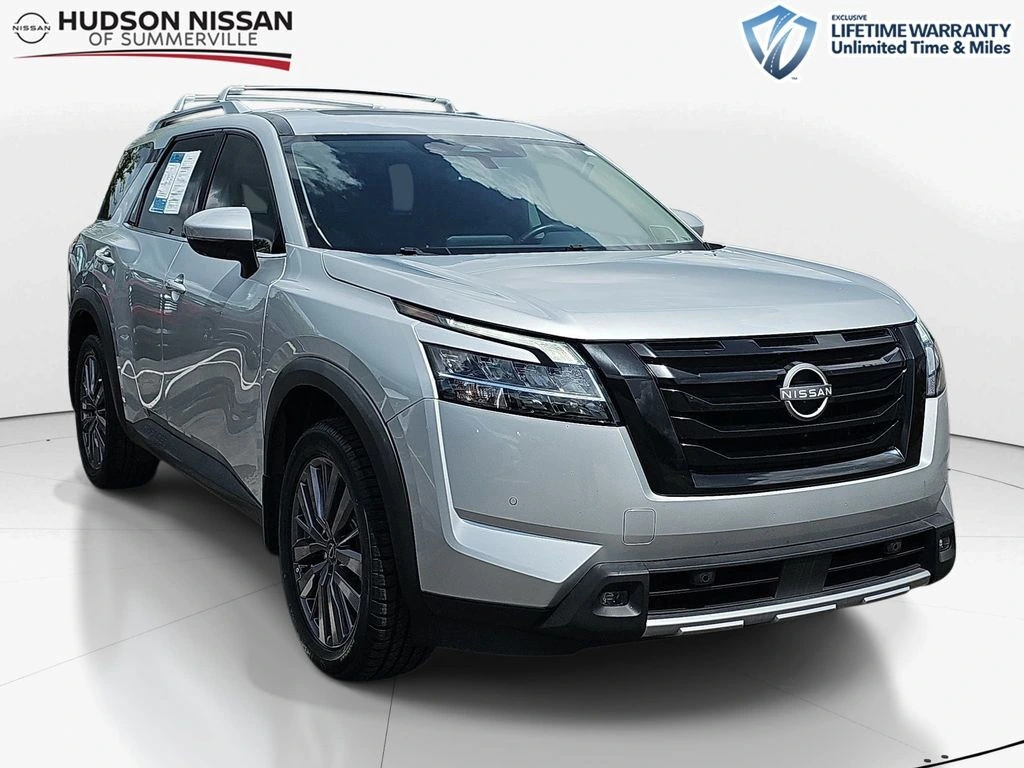 2023 Nissan Pathfinder SL 2WD's photo