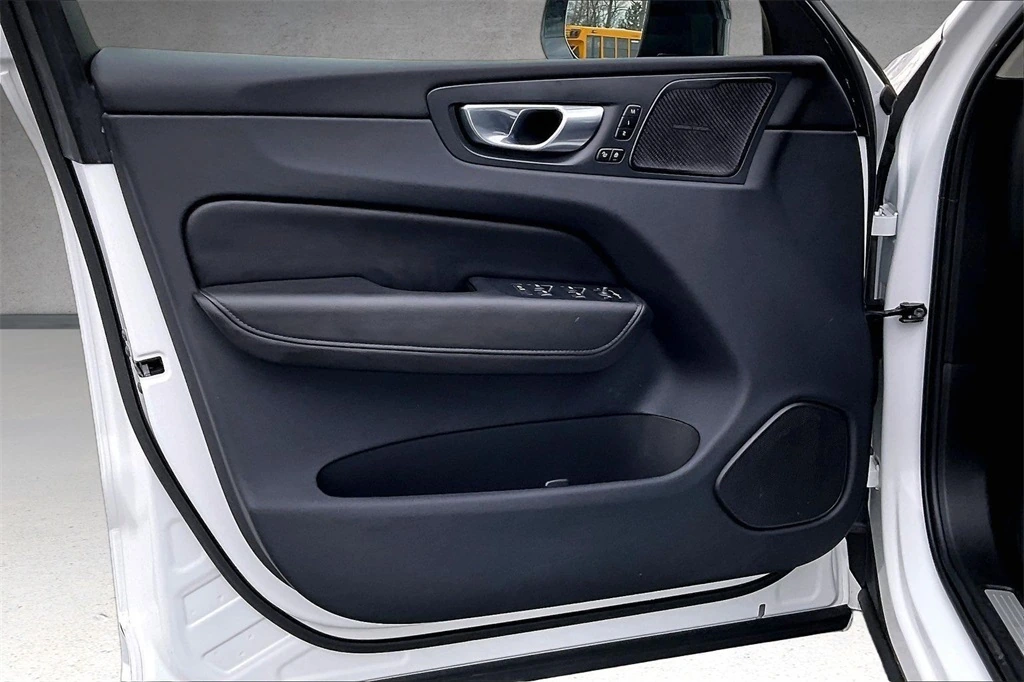 2023 Volvo - image 19