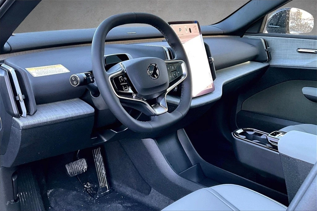 2026 Volvo - image 7