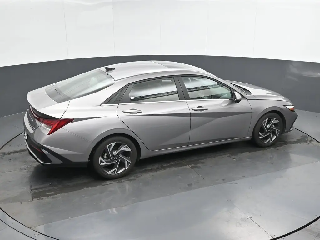 2024 Hyundai Elantra Limited photo 29