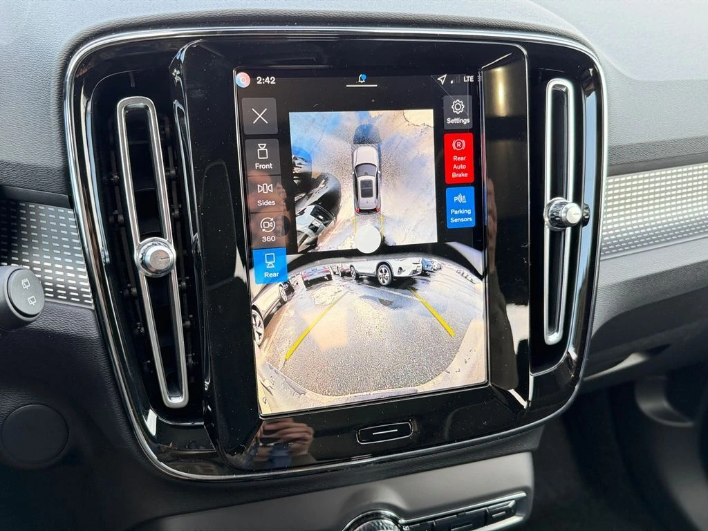 2026 Volvo - image 20