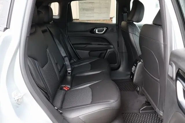 2025 Jeep Compass Latitude photo 38