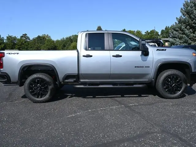 2026 Chevrolet Silverado 2500HD Custom photo 3