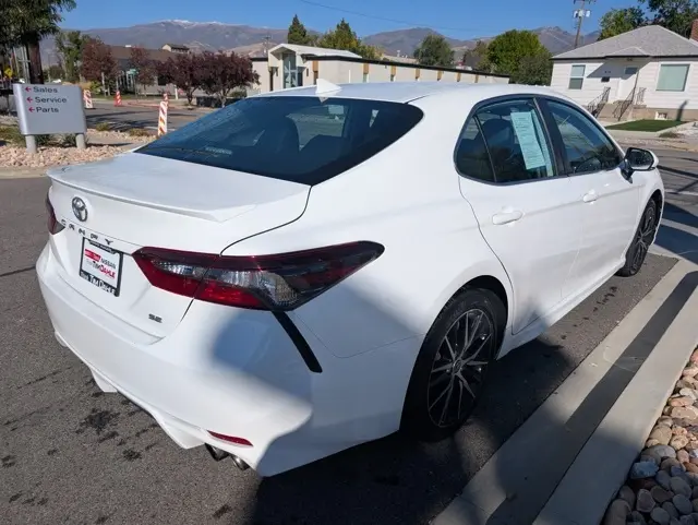 2023 Toyota Camry SE photo 3