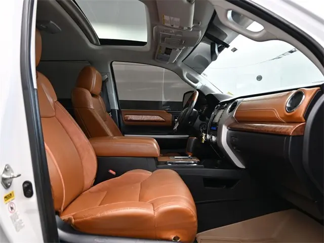 2016 Toyota Tundra Platinum photo 29
