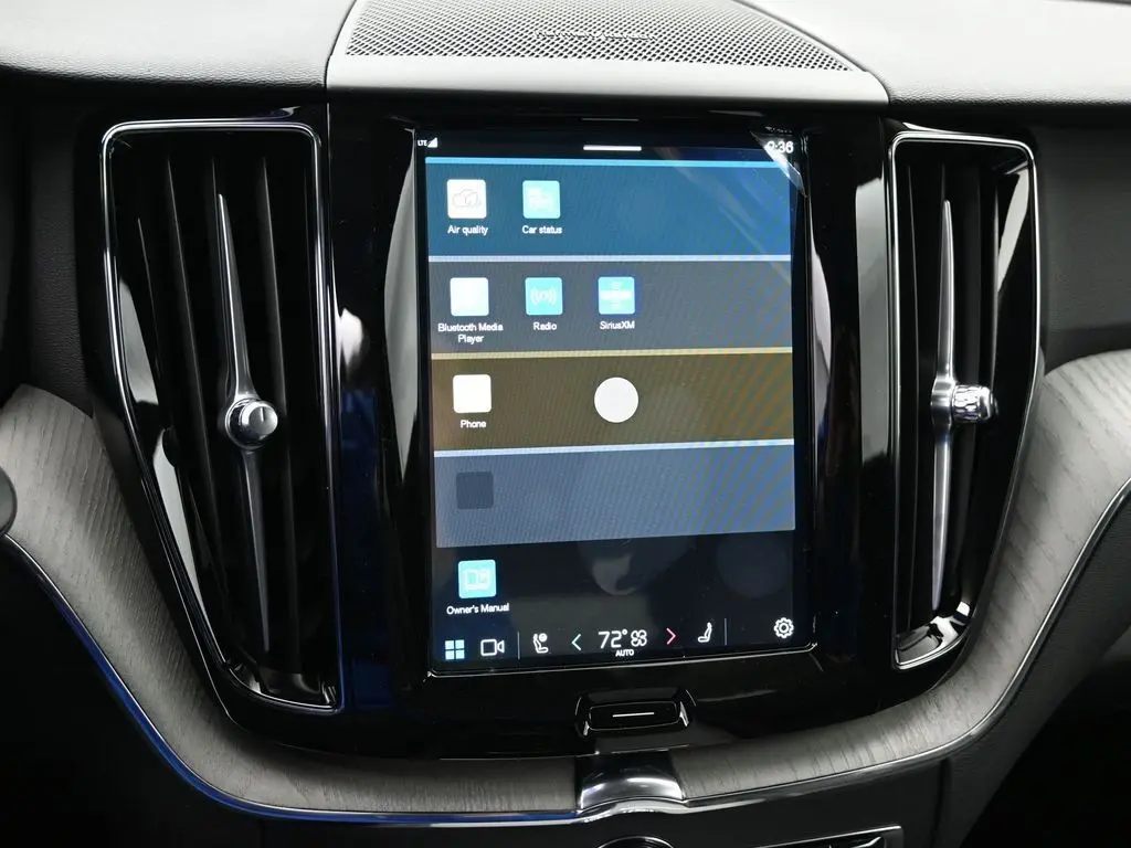 2025 Volvo - image 13