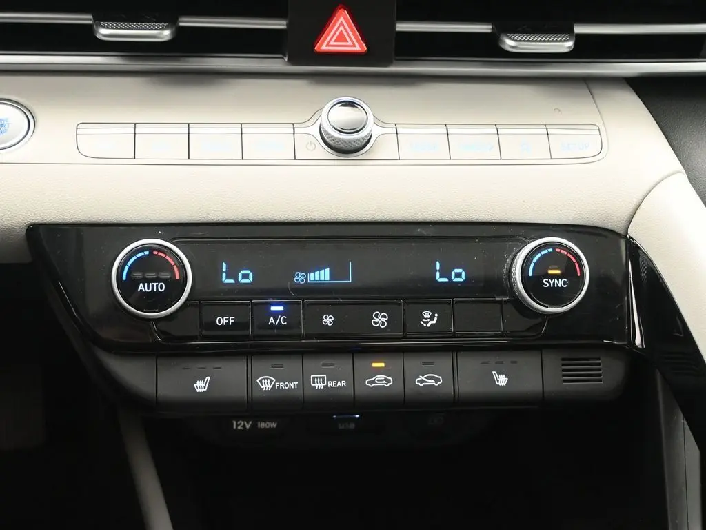 2024 Hyundai Elantra Limited photo 14